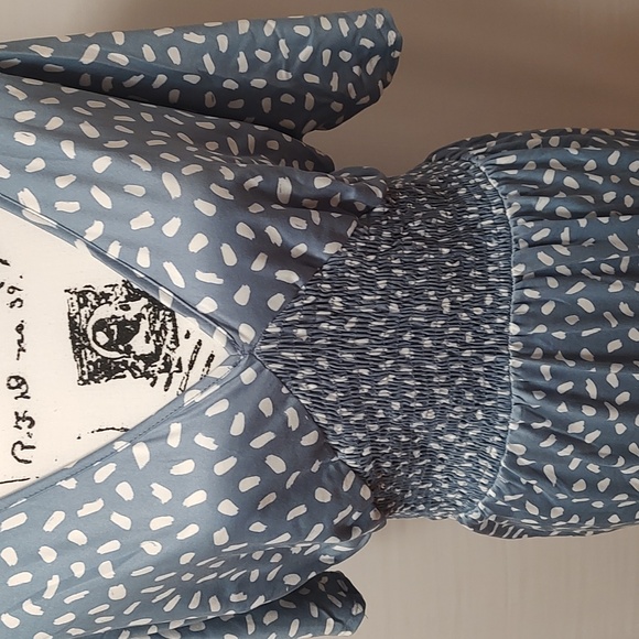 NWT - Plus Size Women's V Neck Short Sleeve Print Blue and White Smocked Dress - Picture 6 of 8